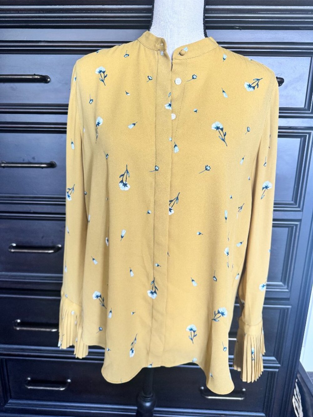 Ann Taylor Mustard Floral Blouse Top Long Sleeves Pleated Cuffs M Gorgeous!